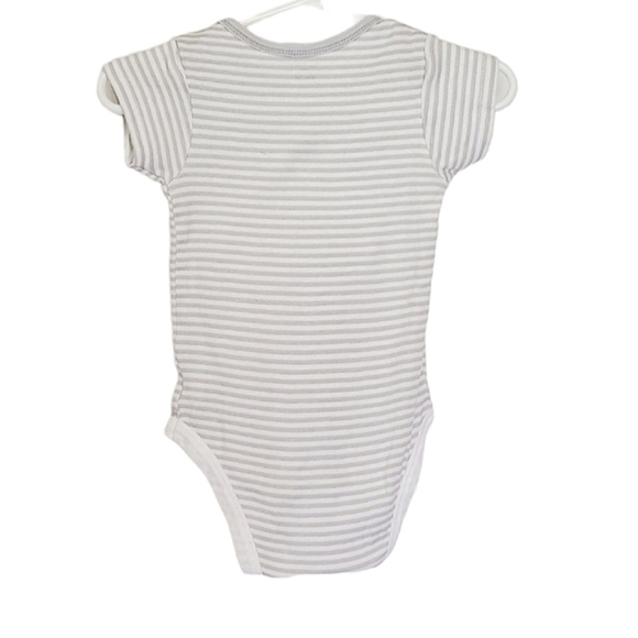 K1324 * Gerber Striped Onesie Gray/White Size 12M - Picture 3 of 6